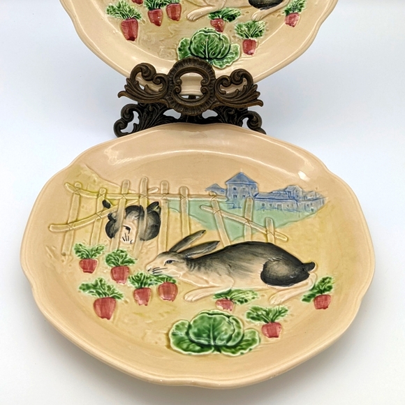 Vintage (1983) The Haldon Group Parade of Bunnies 9" Salad Plates - Picture 2 of 5